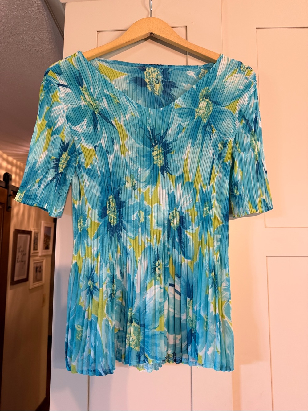 Magic Scarf Mini Pleats Turquoise and green top